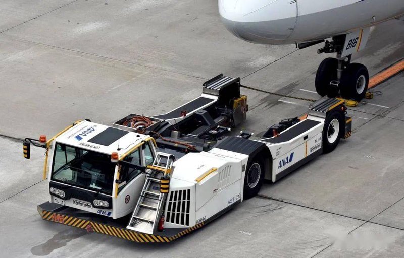 揭秘航空工业背后的‘隐形英雄’——飞机牵引车