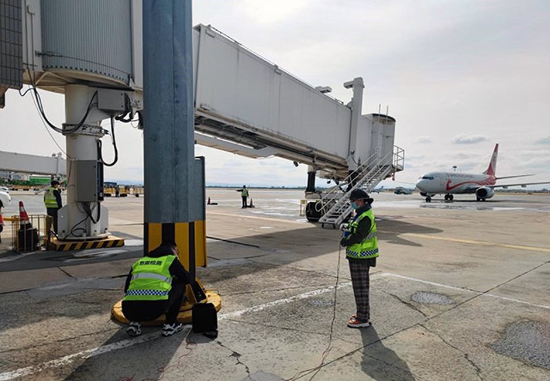 揭秘航空工业背后的‘隐形英雄’——飞机牵引车
